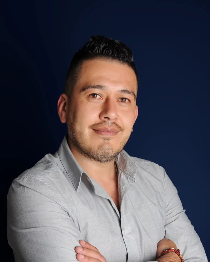 Jefferson Cortes, Ejecutivo comercial de LEG